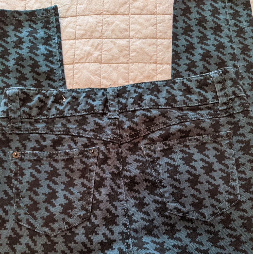 Candies's Patterned Pant - Picture 5 of 5